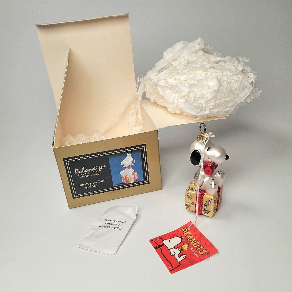 Polonaise Collection Peanuts Snoopy on Gift Ornament 3.5" Kurt S Adler - Picture 5 of 14